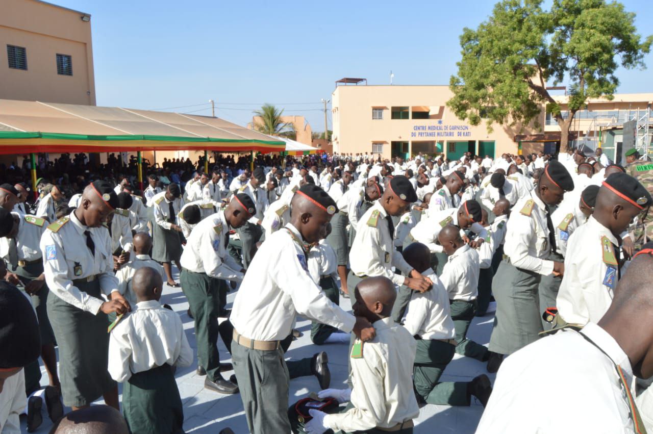 Prytanée Militaire de Kati : remise des attributs et présentation au drapeau des élèves de 7ᵉ année
